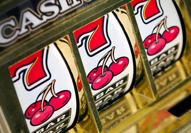 Ikan Jackpot live game session on pedia mobile app showing dealer video feed and interactive target grid